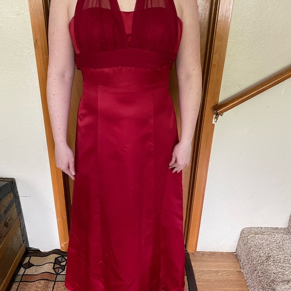 This beautiful dress has been worn once perfect dress for the summer weddings - Picture 3 of 4